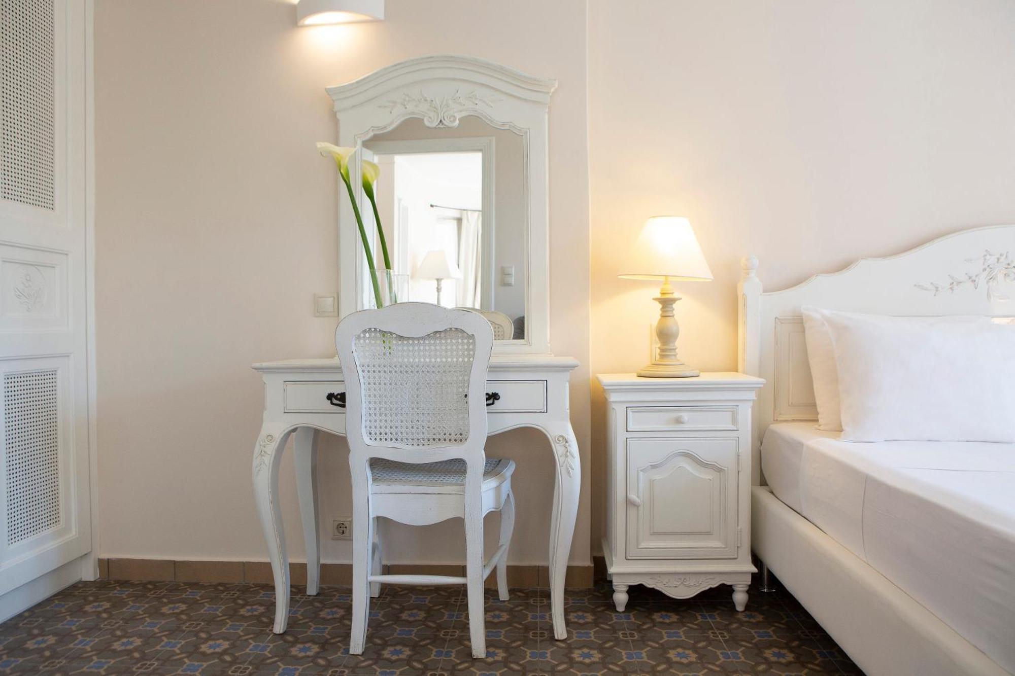 Red Tower Hotel Nikiana Phòng bức ảnh