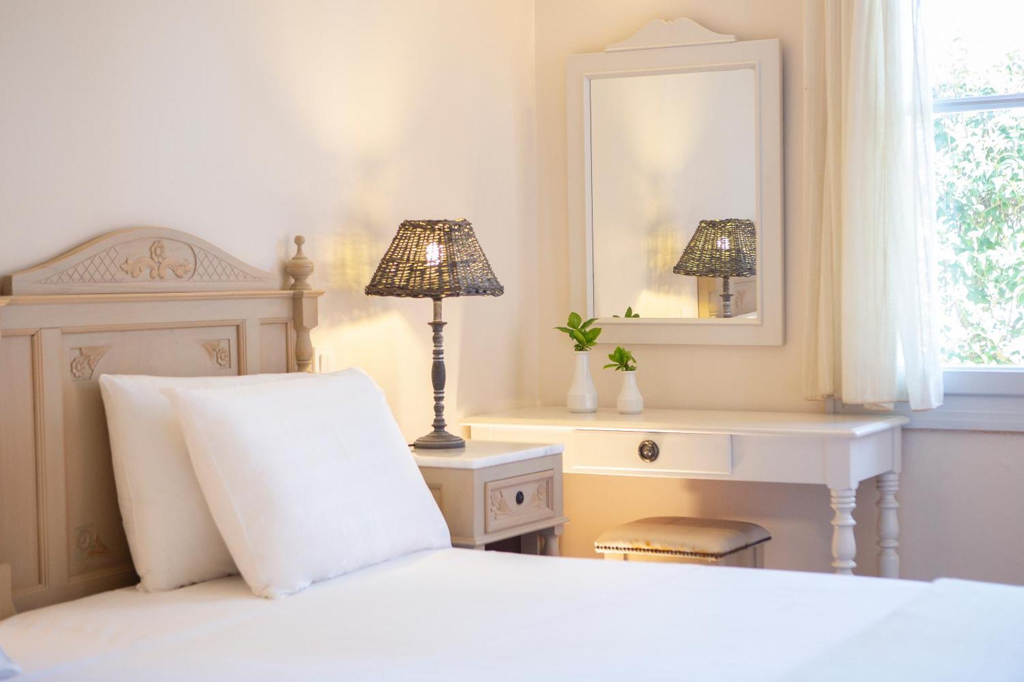 Red Tower Hotel Nikiana Phòng bức ảnh