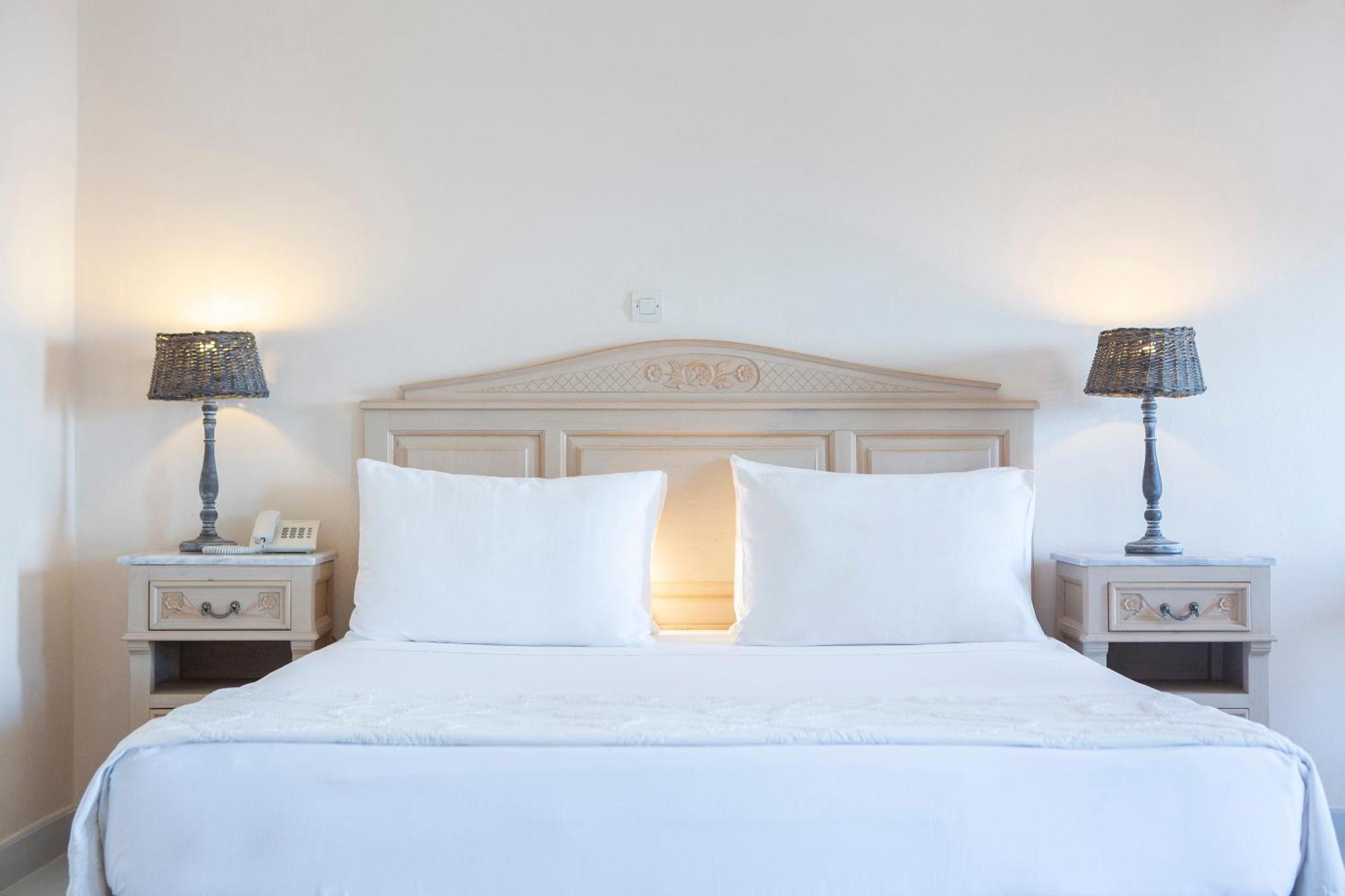 Red Tower Hotel Nikiana Phòng bức ảnh